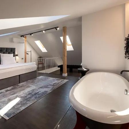 Turgaus Self Check-in Old Town Aparthotel