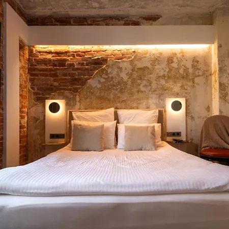 Turgaus Self Check-in Old Town 3*